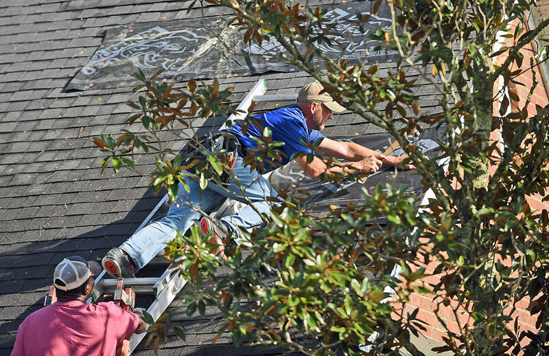 Possible tornado leaves mark on Dothan neighborhood